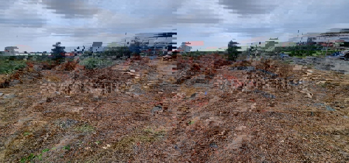 Trogir, Plano, building land 1290 m2, right next to the road, sea view