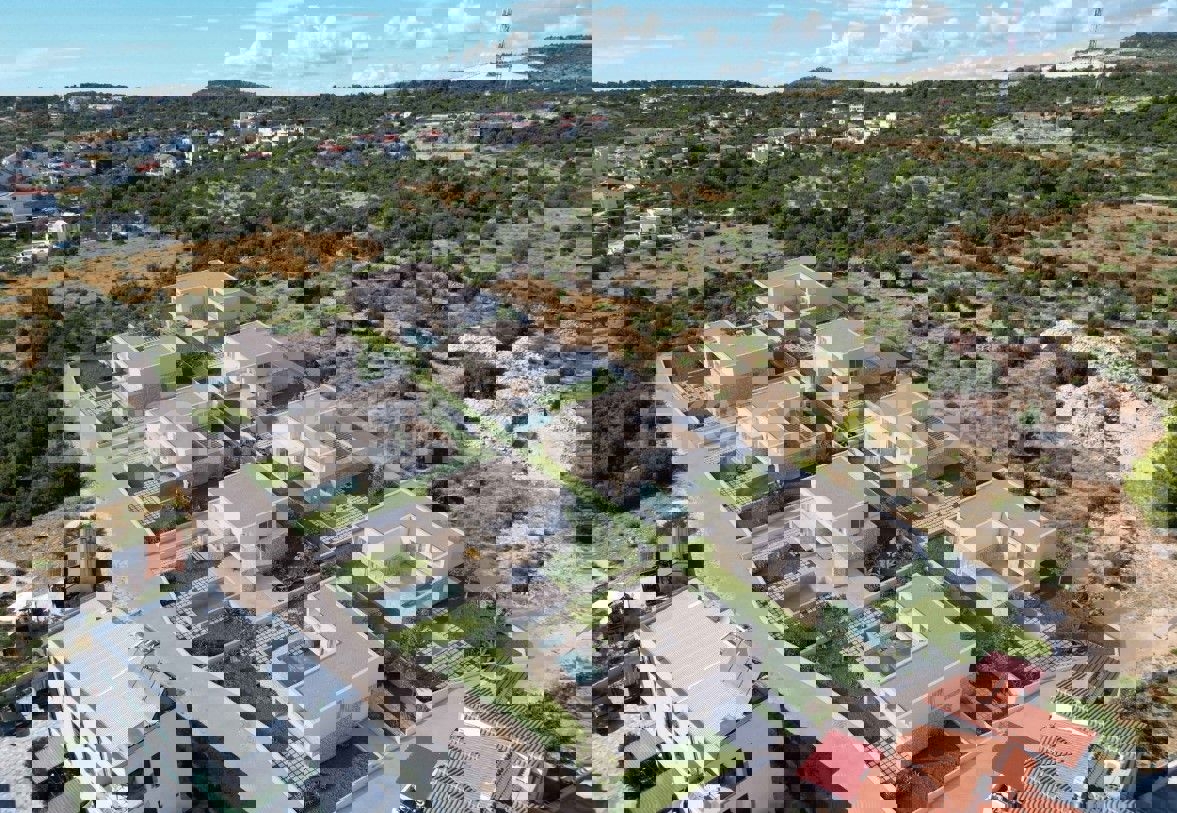 Rogoznica, luxury villa 309 m2 with swimming pool (40m2) only 120 from the sea and beach,