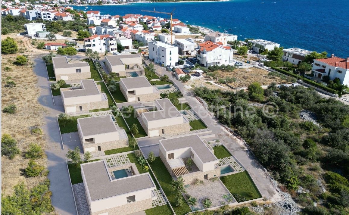 Rogoznica, luxury villa 309 m2 with swimming pool (40m2) only 120 from the sea and beach,