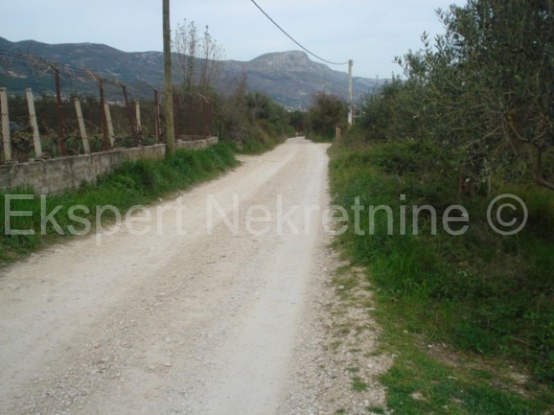 Kaštela, Nuovo terreno agricolo 2700 m2, attraente