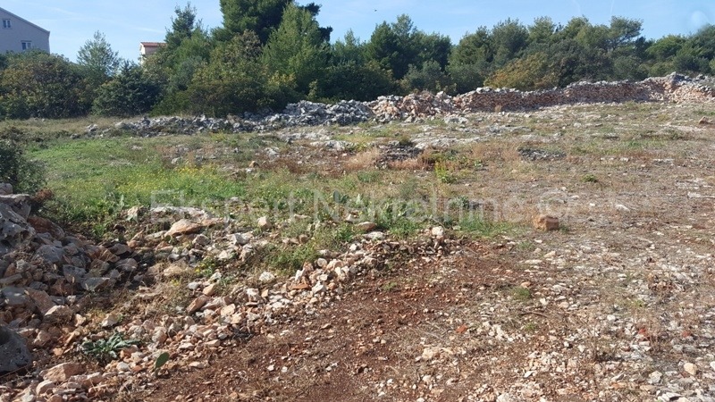 Čiovo, Okrug G., terreno edificabile di 922 m2 proprio accanto alla strada