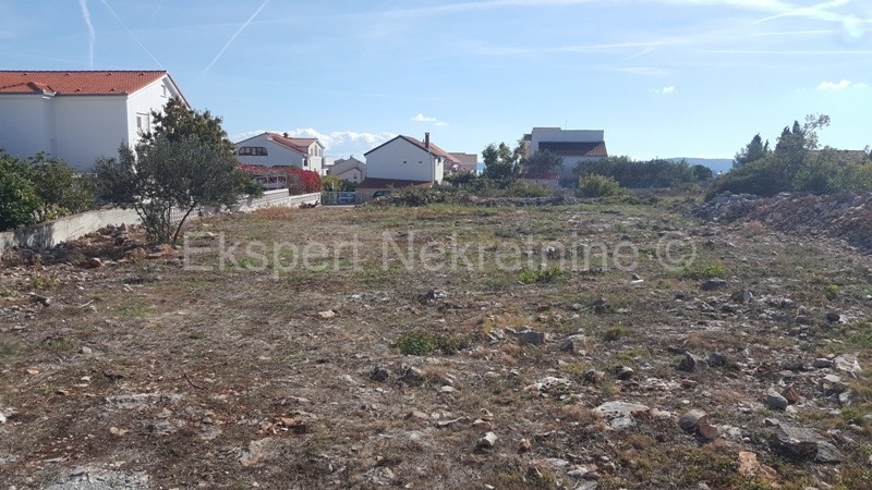 Čiovo, Okrug G., terreno edificabile di 922 m2 proprio accanto alla strada