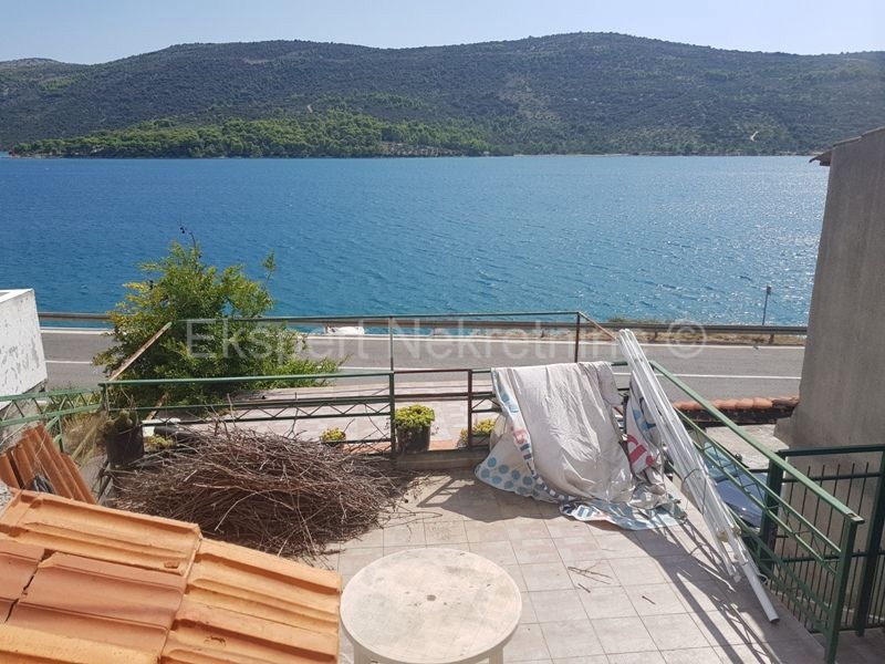 Marina, Poljica, casa bifamiliare 160 m2, garage, prima fila al mare