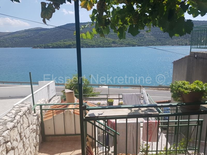 Marina, Poljica, casa bifamiliare 160 m2, garage, prima fila al mare