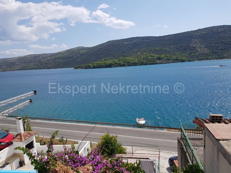 Marina, Poljica, casa bifamiliare 160 m2, garage, prima fila al mare