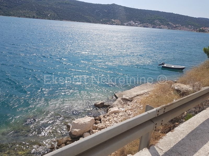 Marina, Poljica, casa bifamiliare 160 m2, garage, prima fila al mare