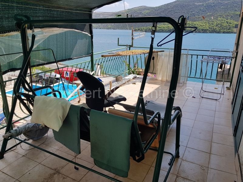 Marina, Poljica, casa bifamiliare 160 m2, garage, prima fila al mare