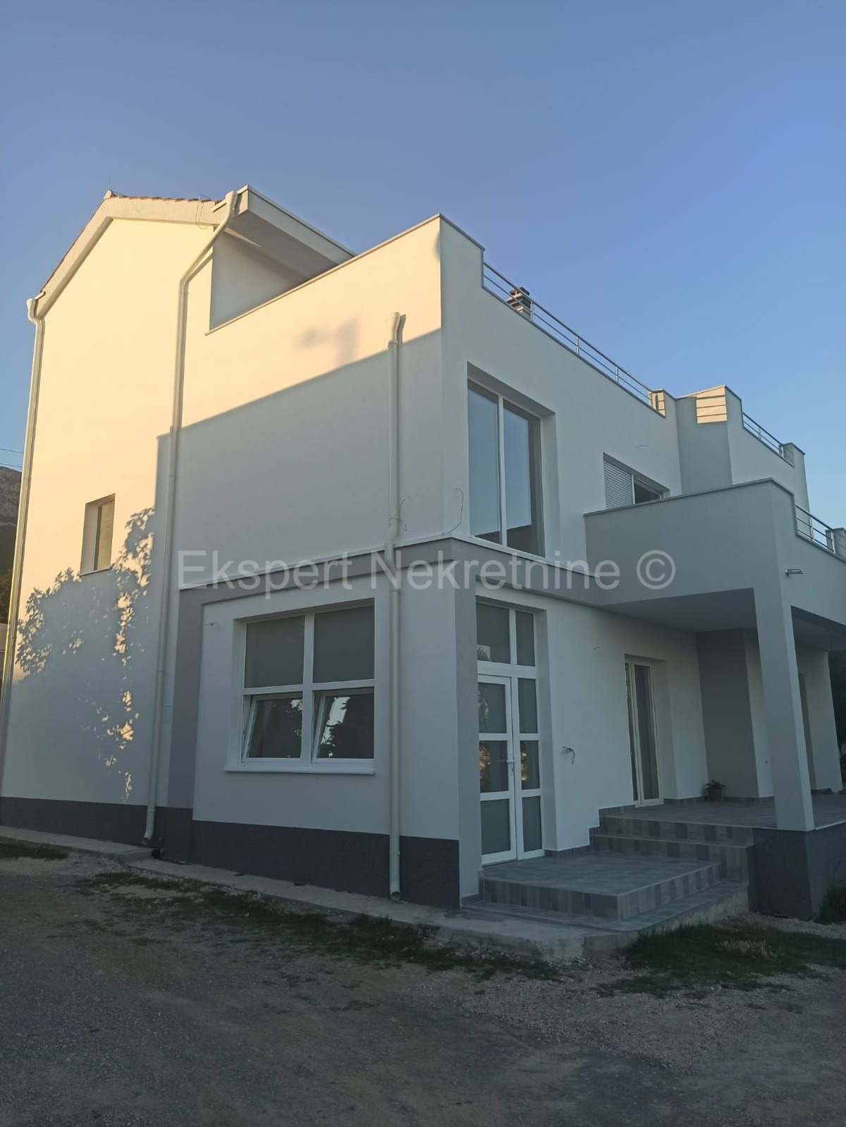 K. Sućurac - casa indipendente con tre appartamenti.