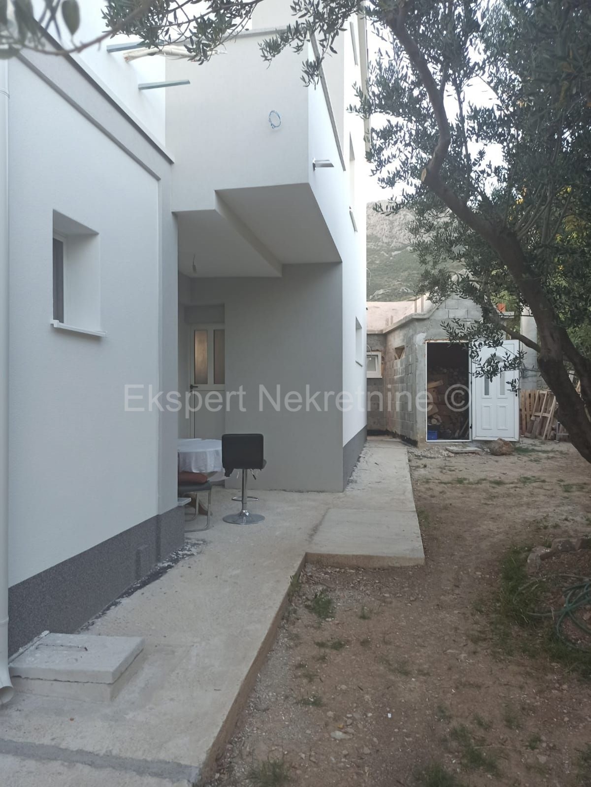 K. Sućurac - casa indipendente con tre appartamenti.