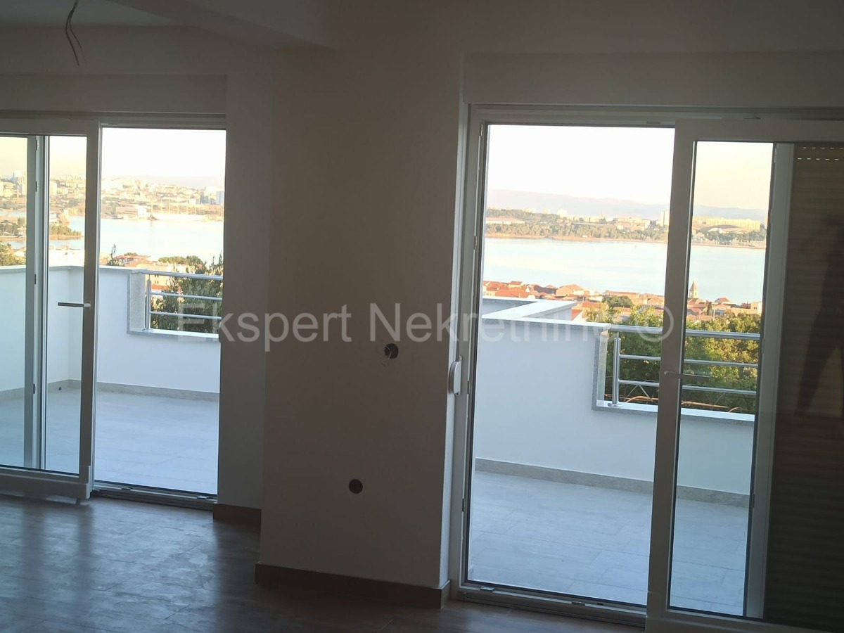 K. Sućurac - casa indipendente con tre appartamenti.