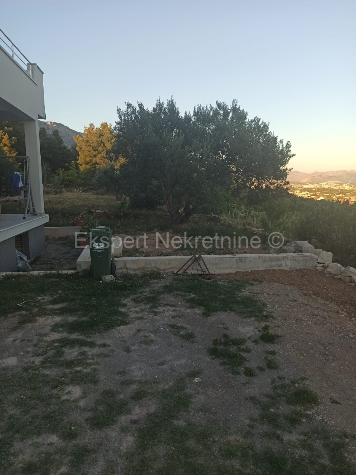 K. Sućurac - casa indipendente con tre appartamenti.