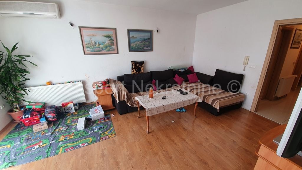 Čiovo, Okrug Gornji, appartamento trilocale 135 m2, ampio terrazzo, garage