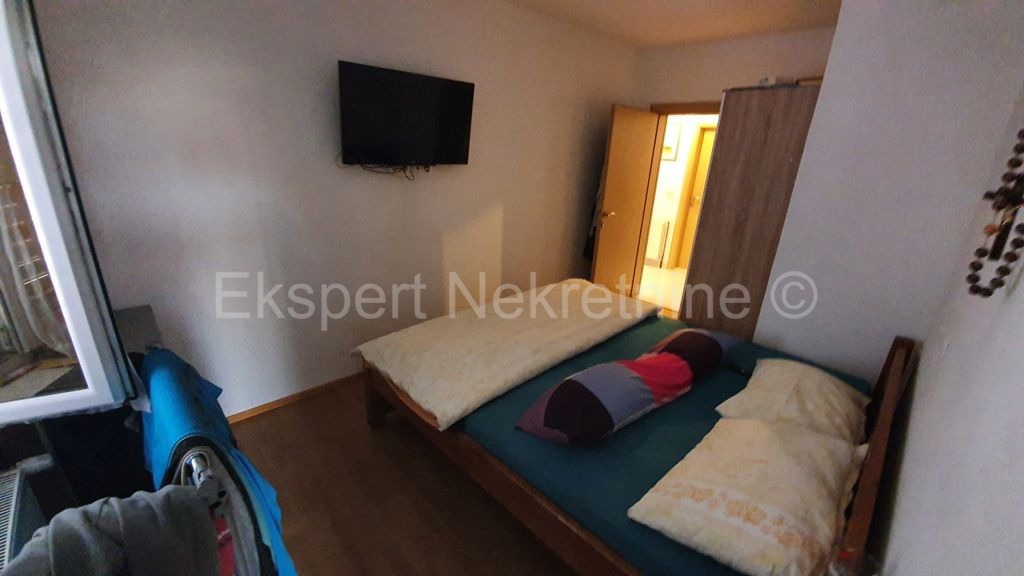 Čiovo, Okrug Gornji, appartamento trilocale 135 m2, ampio terrazzo, garage