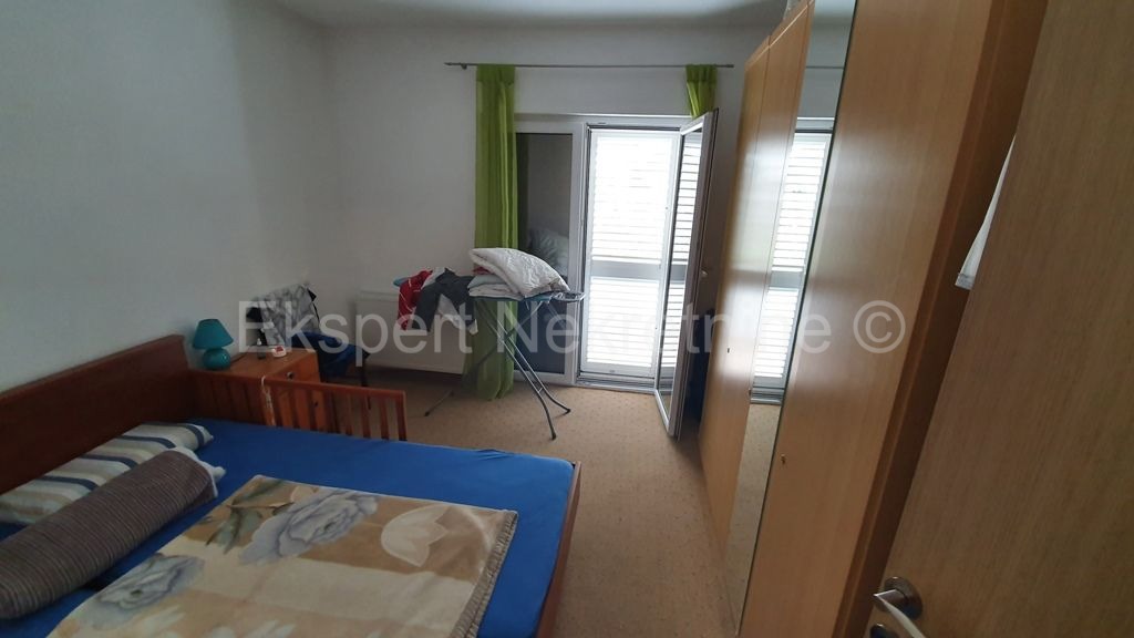 Čiovo, Okrug Gornji, appartamento trilocale 135 m2, ampio terrazzo, garage