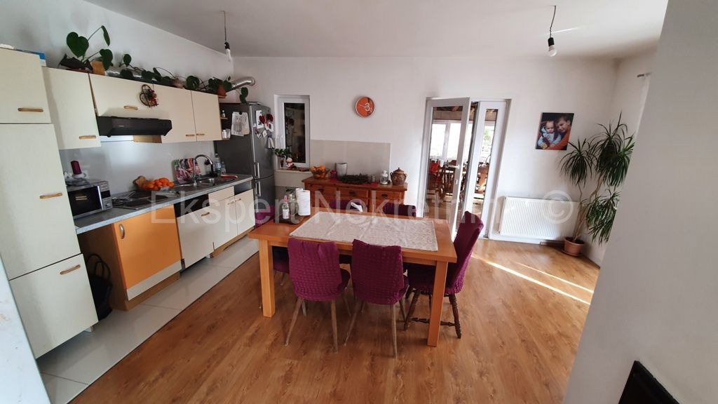 Čiovo, Okrug Gornji, appartamento trilocale 135 m2, ampio terrazzo, garage