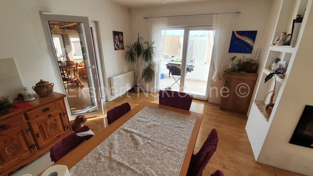 Čiovo, Okrug Gornji, appartamento trilocale 135 m2, ampio terrazzo, garage