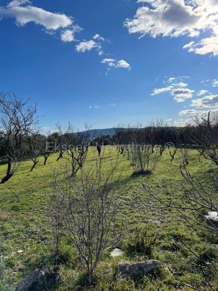 Kaštel Sućurac, terreno edificabile M7 2885m2 vicino all'autostrada