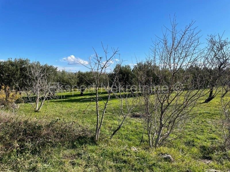 Kaštel Sućurac, terreno edificabile M7 2885m2 vicino all'autostrada