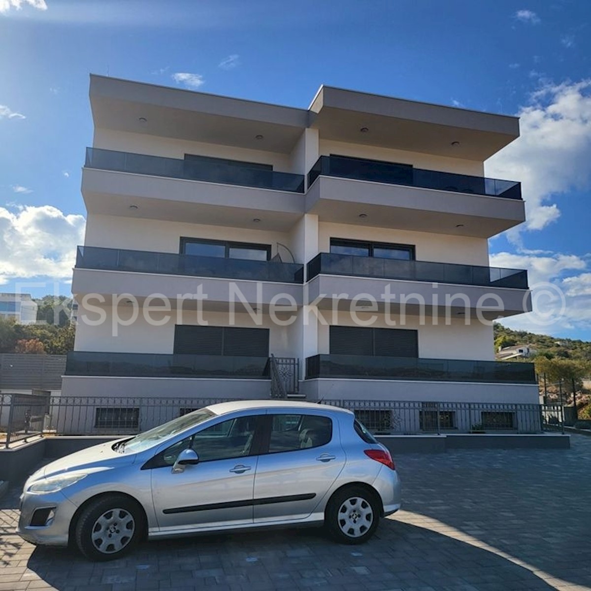 Spalato, Slatine, appartamento di 3 locali 100 m2 + terrazza sul tetto 60 m2, vista mare