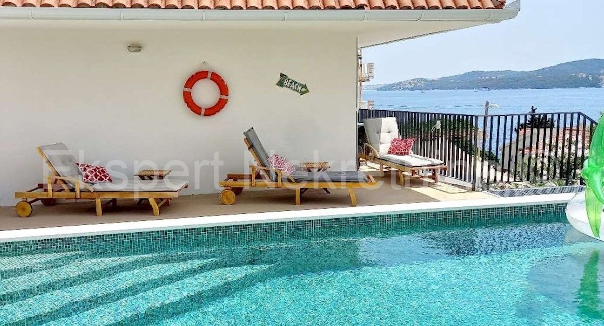 Seget Vranjica, apartment house with 4 apartments. and two swimming pools, 60 m from the sea