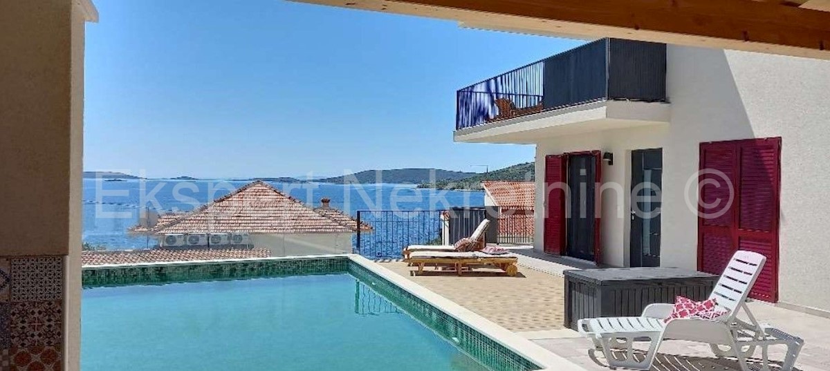 Seget Vranjica, apartment house with 4 apartments. and two swimming pools, 60 m from the sea