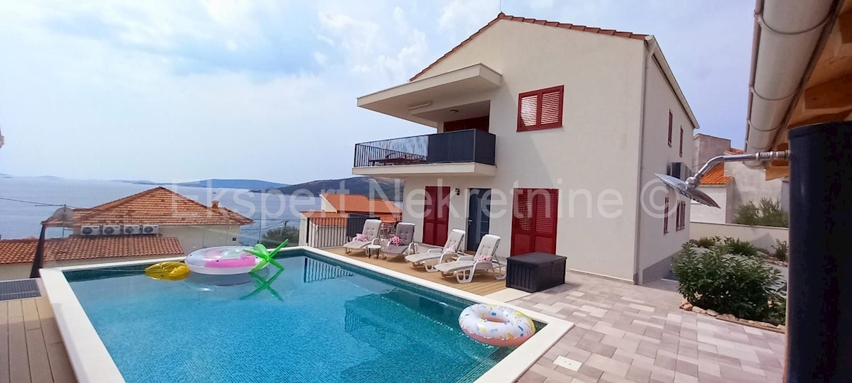 Seget Vranjica, apartment house with 4 apartments. and two swimming pools, 60 m from the sea