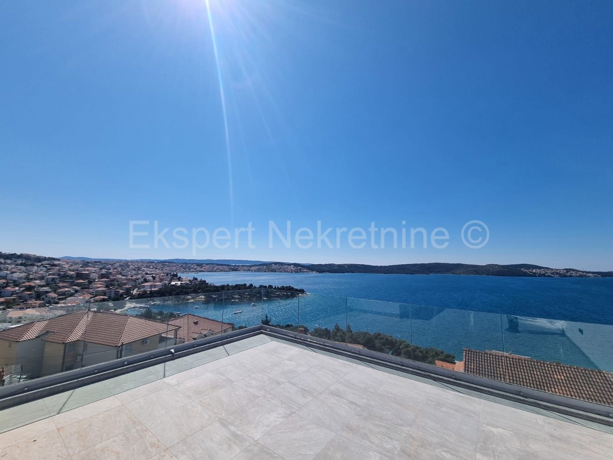 Trogir, Čiovo, attico con 2 camere da letto 72m2 + terrazza sul tetto 74m2, vista mare
