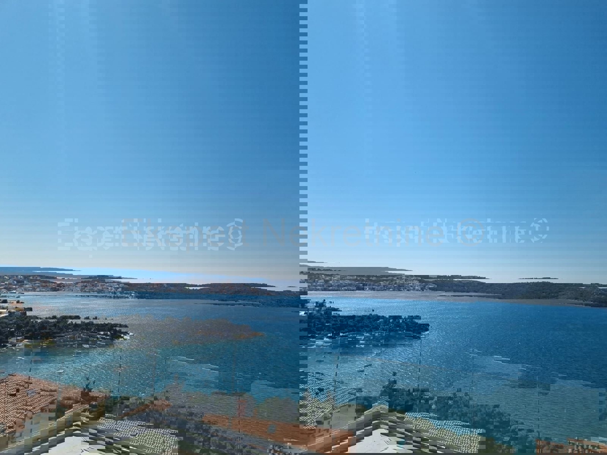 Trogir, Čiovo, attico con 2 camere da letto 72m2 + terrazza sul tetto 74m2, vista mare