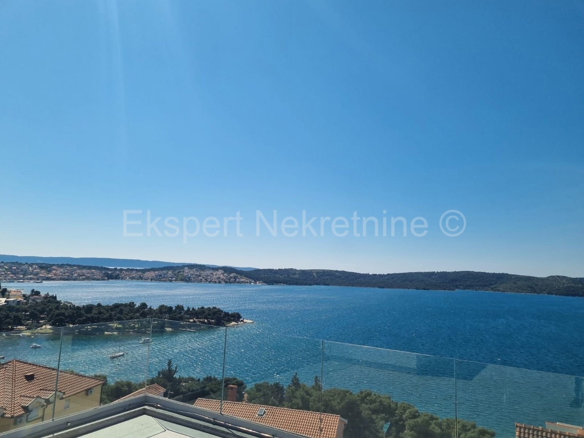 Trogir, Čiovo, attico con 2 camere da letto 72m2 + terrazza sul tetto 74m2, vista mare