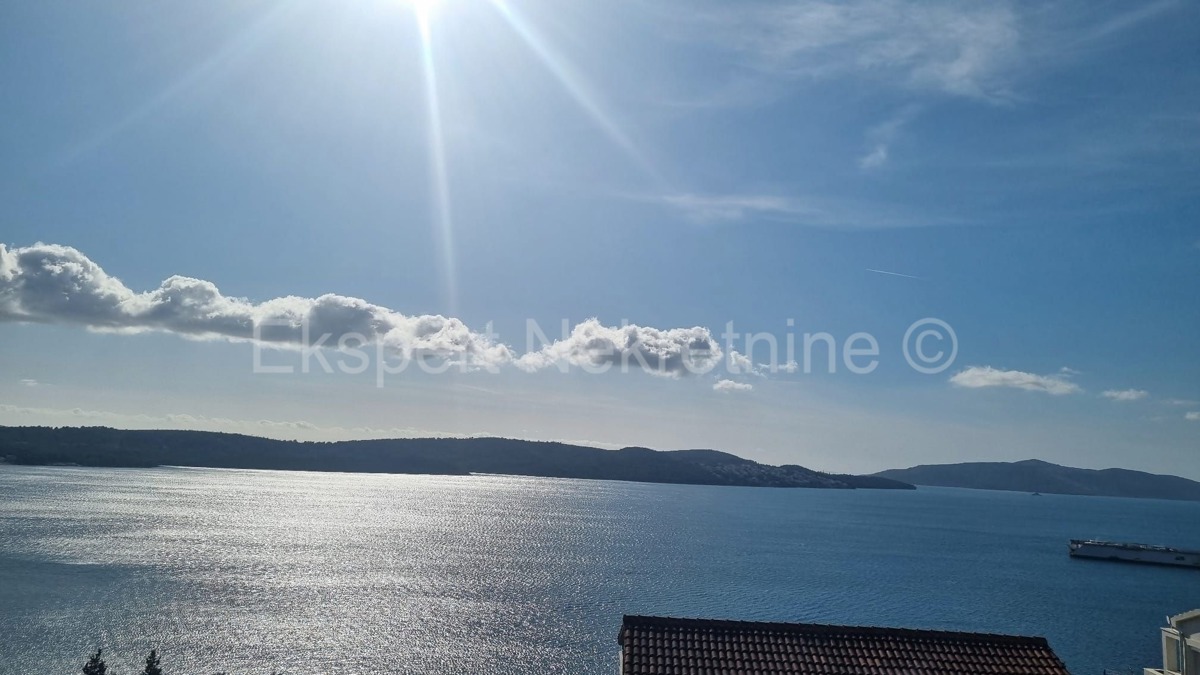 Trogir, Čiovo, attico con 2 camere da letto 72m2 + terrazza sul tetto 74m2, vista mare