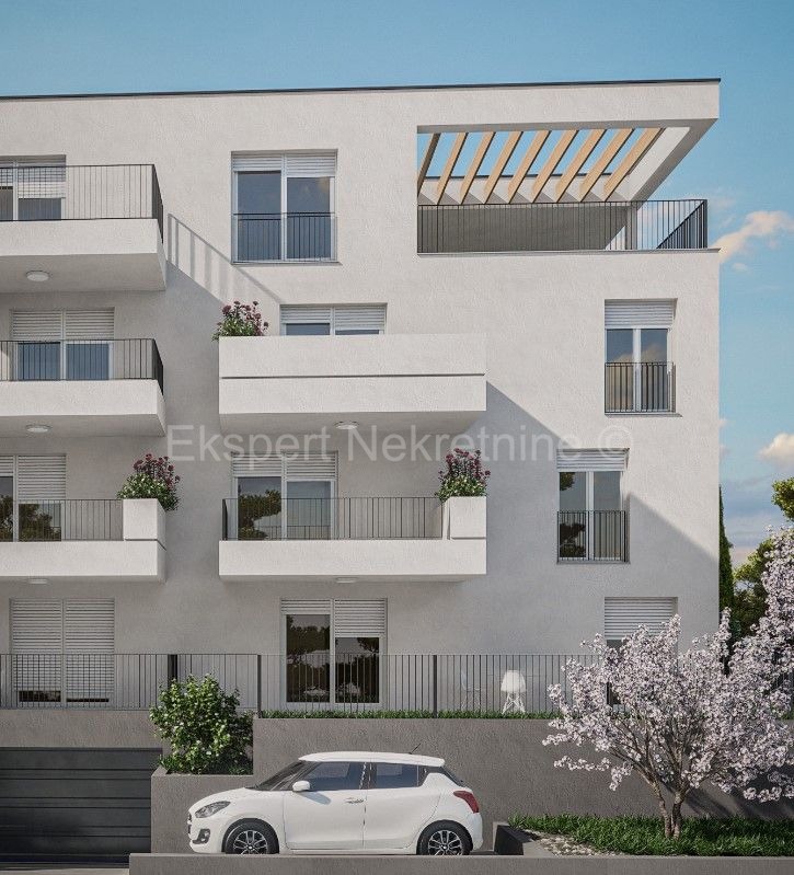 Čiovo, Okrug.G., appartamento di 2 locali 90m2, vista mare, garage, Novogr.