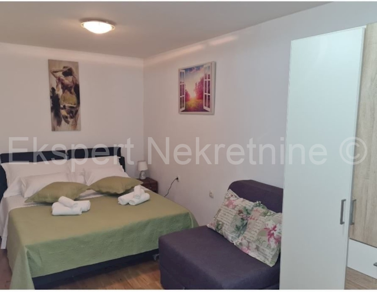 Spalato, centro, appartamento di 4 locali 96m2 nel Palazzo di Diocleziano, a 100 metri dal mare