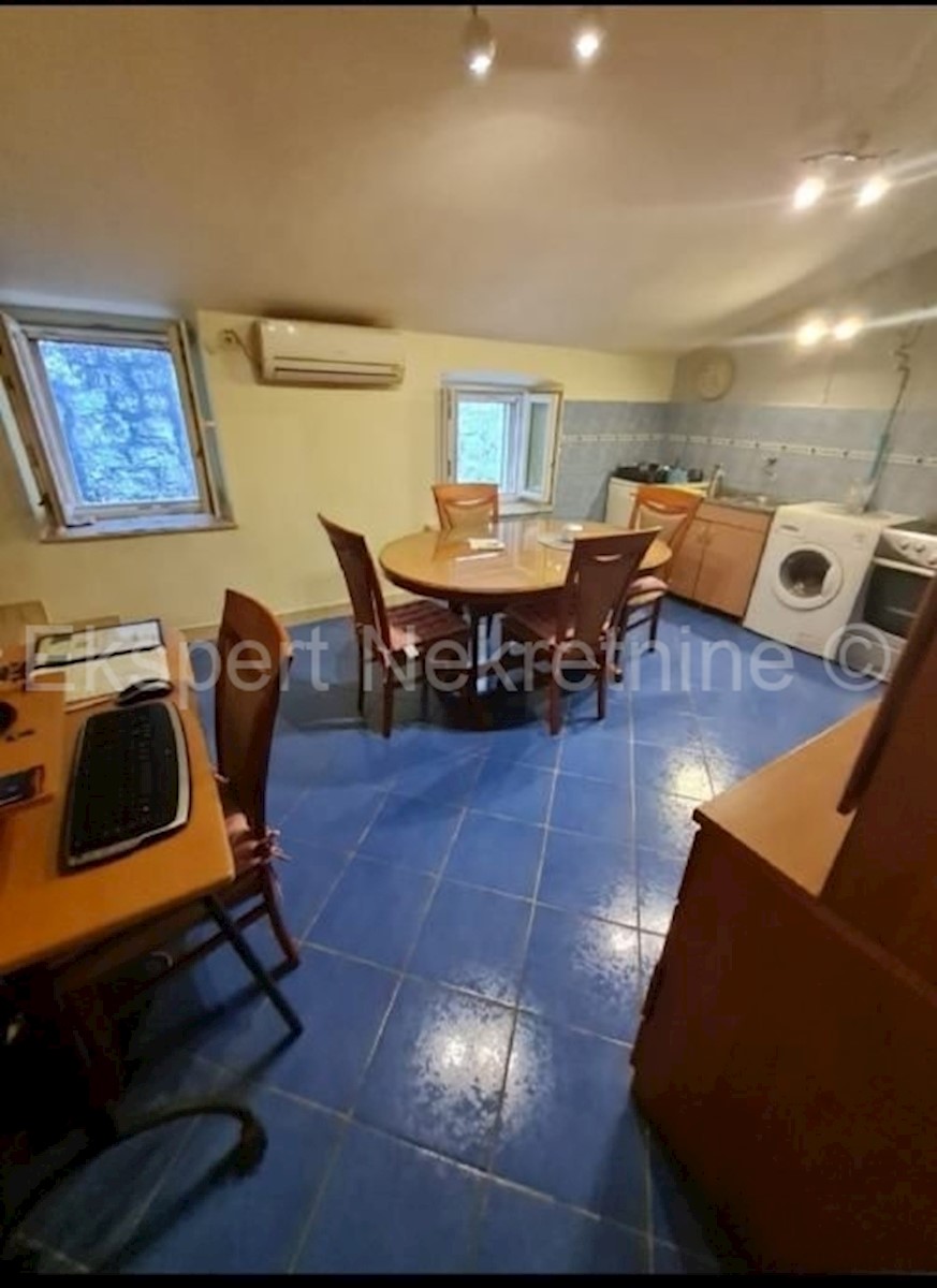 Spalato, centro, appartamento di 4 locali 96m2 nel Palazzo di Diocleziano, a 100 metri dal mare