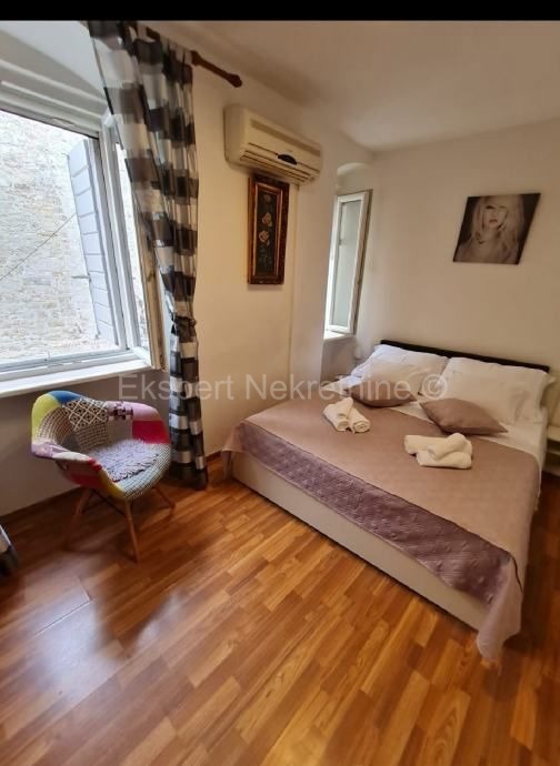 Spalato, centro, appartamento di 4 locali 96m2 nel Palazzo di Diocleziano, a 100 metri dal mare