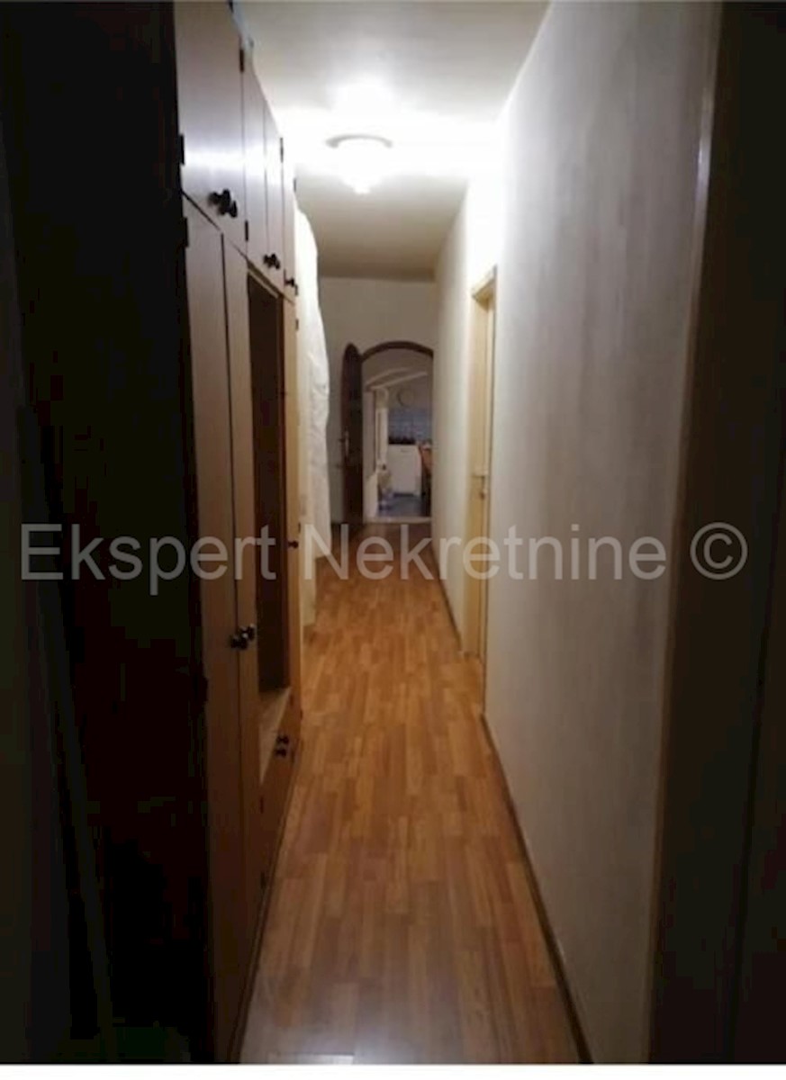 Spalato, centro, appartamento di 4 locali 96m2 nel Palazzo di Diocleziano, a 100 metri dal mare