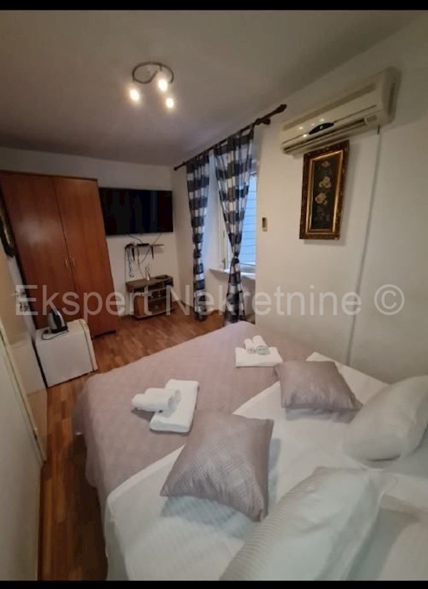 Spalato, centro, appartamento di 4 locali 96m2 nel Palazzo di Diocleziano, a 100 metri dal mare