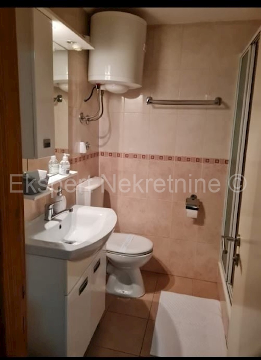 Spalato, centro, appartamento di 4 locali 96m2 nel Palazzo di Diocleziano, a 100 metri dal mare