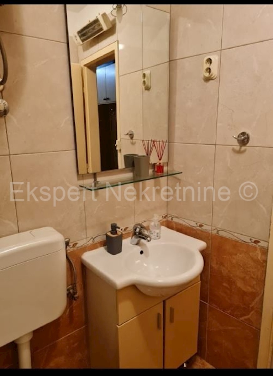 Spalato, centro, appartamento di 4 locali 96m2 nel Palazzo di Diocleziano, a 100 metri dal mare