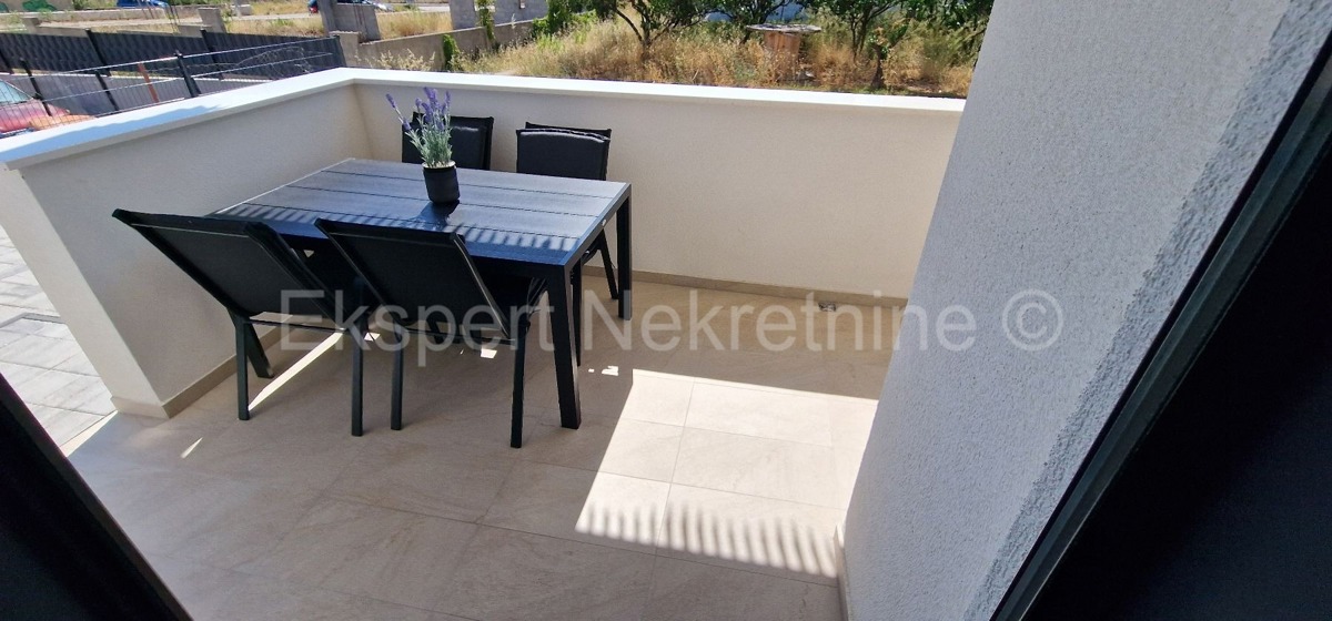 Seget D., 2-bedroom apartment 69m2 + garden 99 m2, new building, furnished, parking