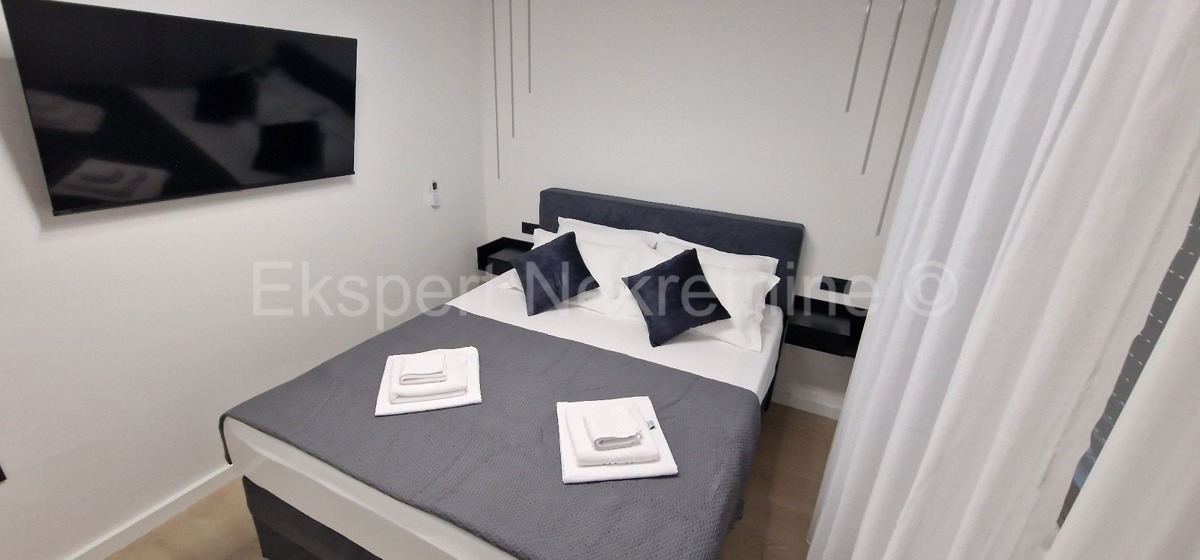 Seget D., 2-bedroom apartment 69m2 + garden 99 m2, new building, furnished, parking