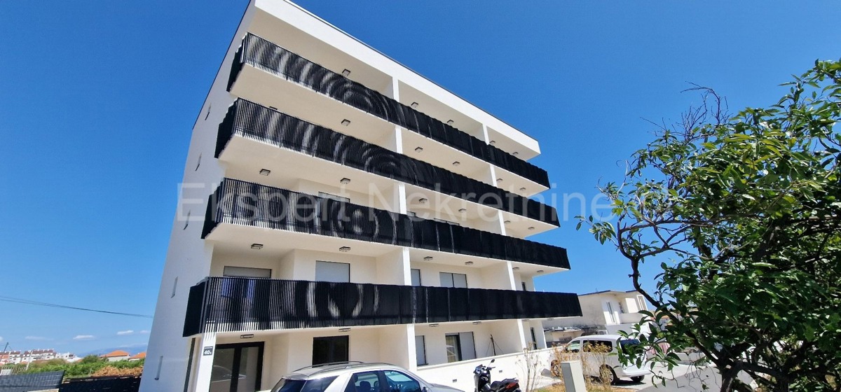 Seget D., 2-bedroom apartment 69m2 + garden 99 m2, new building, furnished, parking