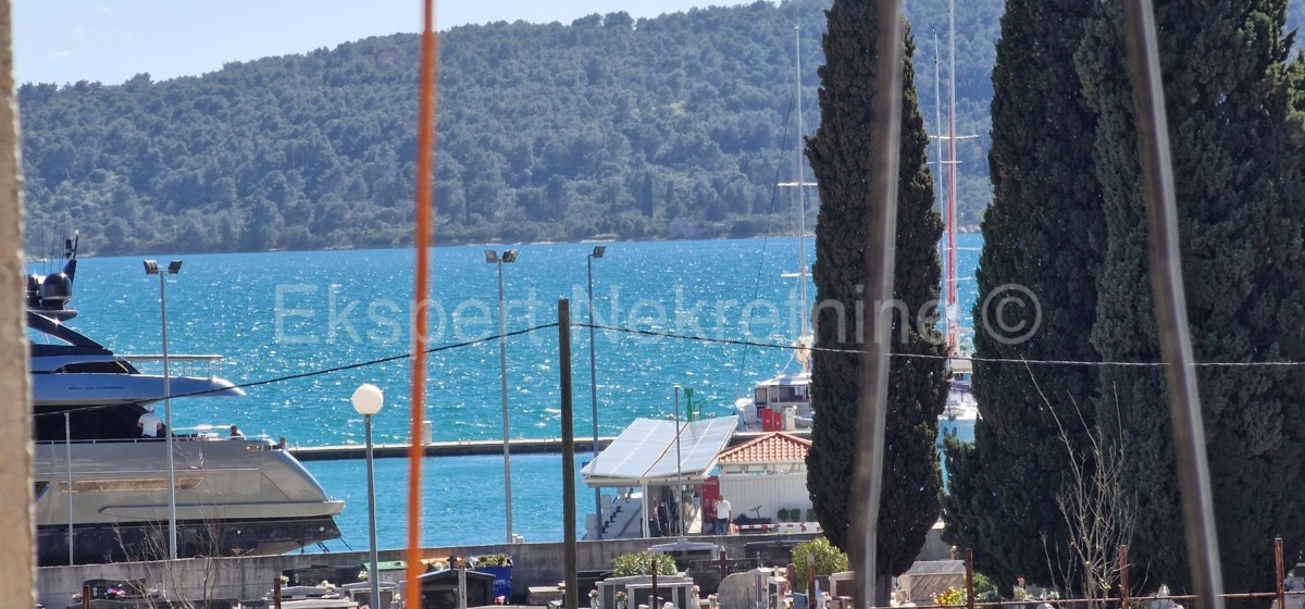 Seget D., 2-bedroom apartment 69m2 + garden 99 m2, new building, furnished, parking