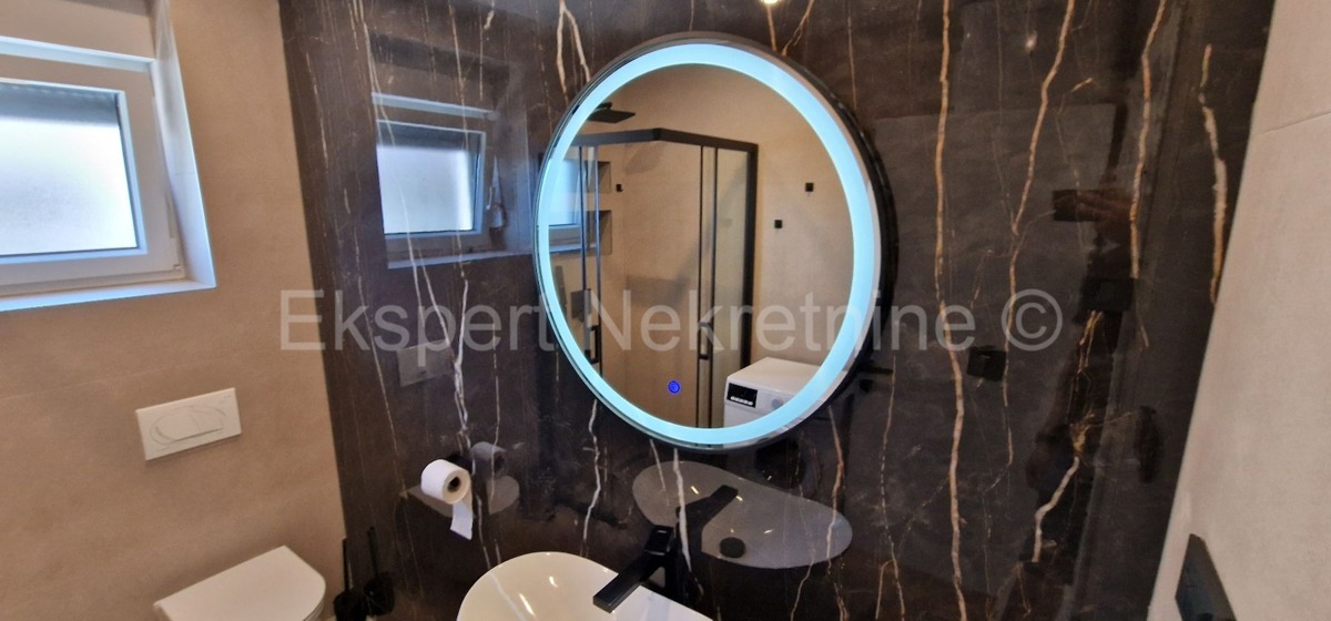 Seget D., 2-bedroom apartment 69m2 + garden 99 m2, new building, furnished, parking