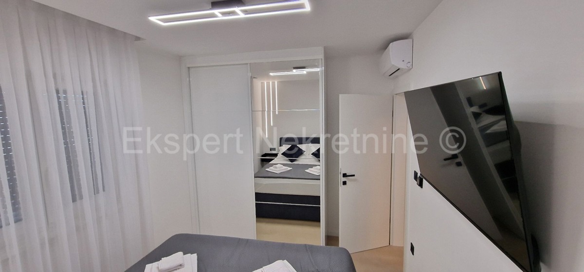 Seget D., 2-bedroom apartment 69m2 + garden 99 m2, new building, furnished, parking