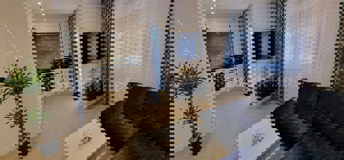 Seget D., 2-bedroom apartment 69m2 + garden 99 m2, new building, furnished, parking