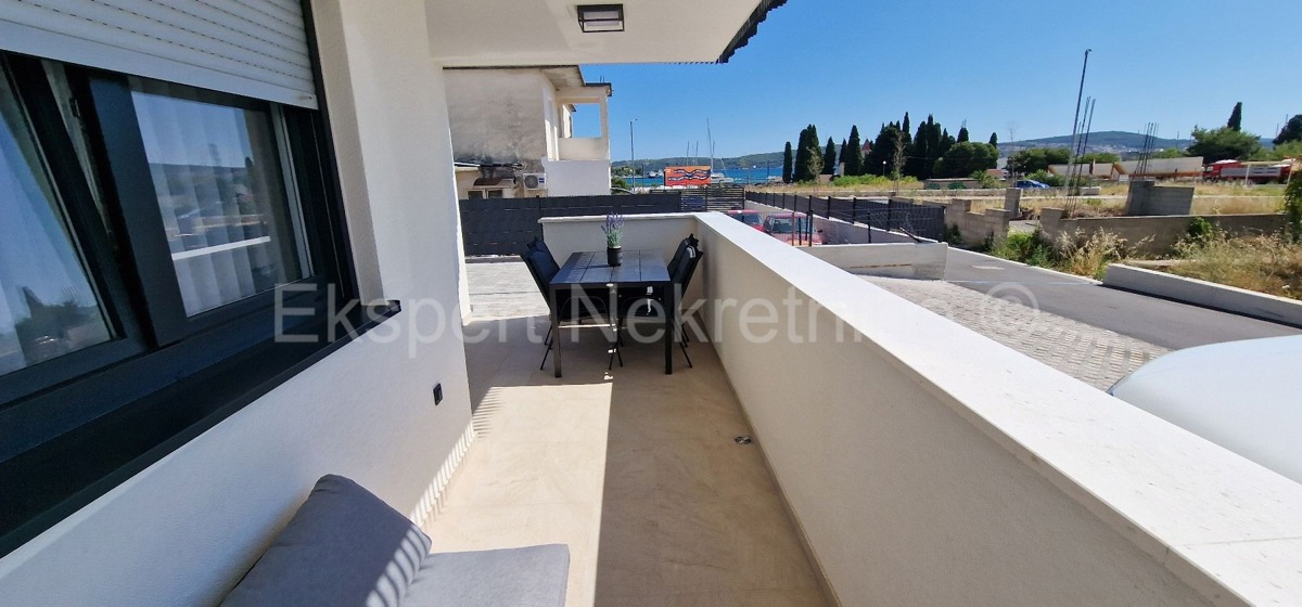 Seget D., 2-bedroom apartment 69m2 + garden 99 m2, new building, furnished, parking