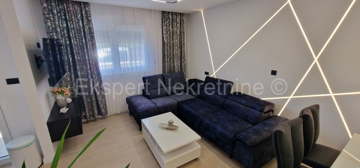 Seget D., 2-bedroom apartment 69m2 + garden 99 m2, new building, furnished, parking