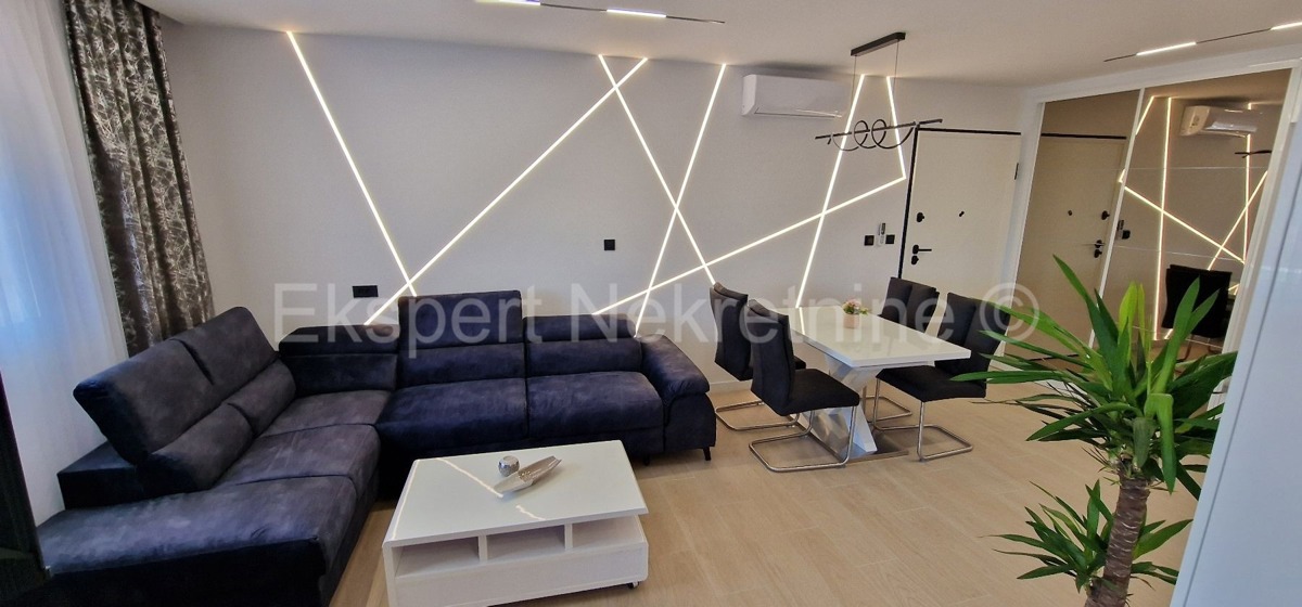 Seget D., 2-bedroom apartment 69m2 + garden 99 m2, new building, furnished, parking