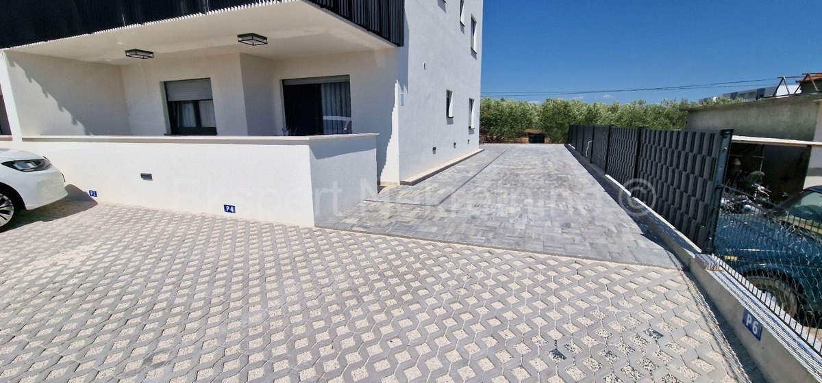 Seget D., 2-bedroom apartment 69m2 + garden 99 m2, new building, furnished, parking