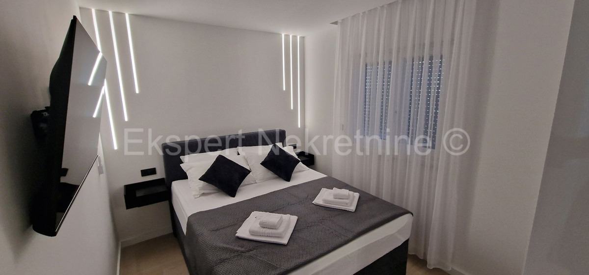 Seget D., 2-bedroom apartment 69m2 + garden 99 m2, new building, furnished, parking